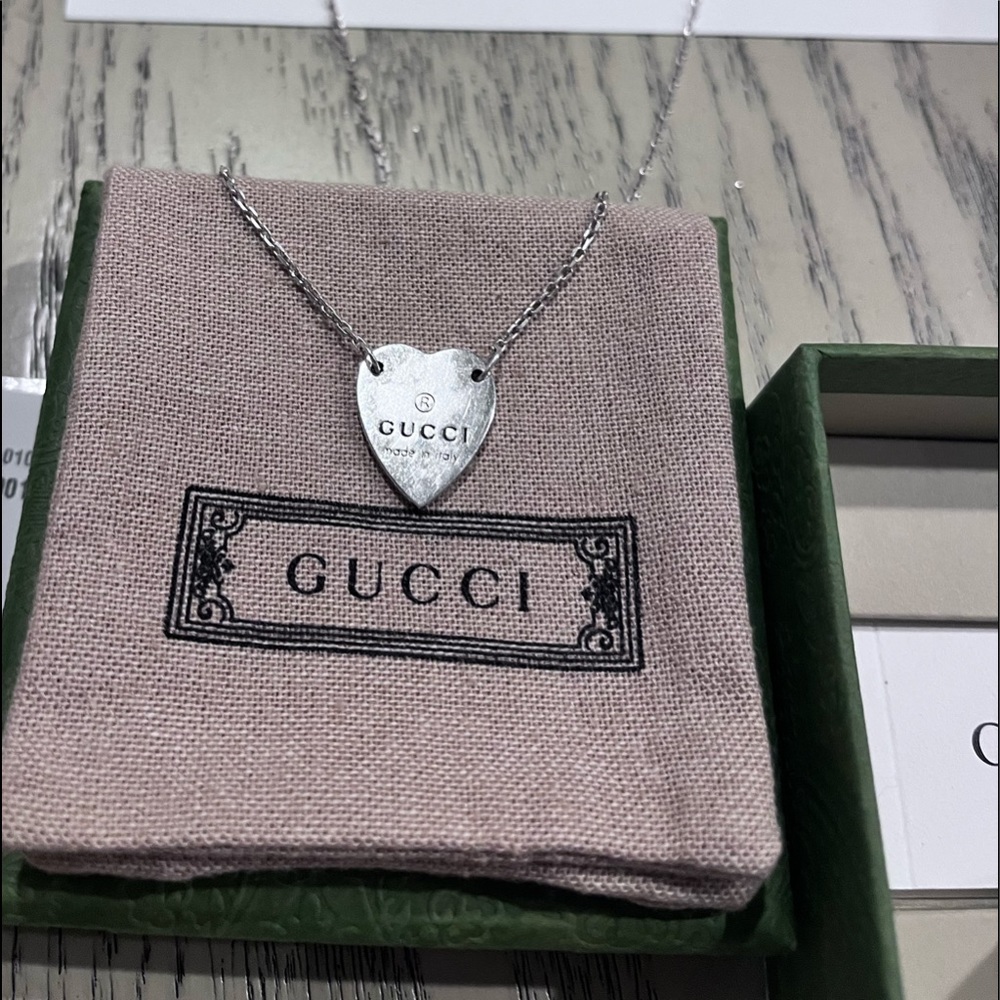 Beautiful Gucci heart necklace only 4 months new